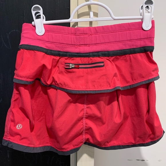 Lululemon skort - Picture 2 of 3